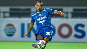 Ezra Walian dan Ferdiansyah Cetak Gol, Persib Menang 2-1 atas Dewa United dalam Pertandingan Uji Coba