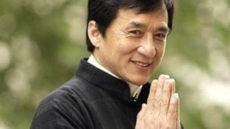 Jackie Chan Pilih Sumbangkan 6 Triliun Kekayaannya daripada Diwariskan ke Anak, Netizen: Males Ribut Rebutan Waris!