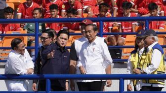 Kunjungi Stadion Si Jalak Harupat bersama Jokowi, Erick Thohir Sebut Renovasi Bukan Soal Kemewahan tapi Fungsi, Netizen: Nyindir...