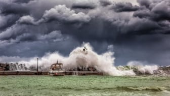 BREAKING NEWS! BMKG Sebut Pulau Jawa Berpotensi Terkena Tsunami Setinggi 10 Meter