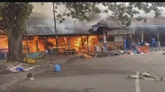 Breaking News! Setelah Pasar Sadang Serang Bandung, Kios Sekitar Terminal Leuwi Panjang Ludes Terbakar