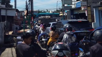 Breaking News! Macet Total di Simpang Derwati Bandung, Buntut dari Laga Persib dan Wisatawan Masjid Al-Jabbar