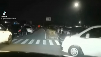 Viral Video Jalan Tol Dijadikan Parkiran Mobil di GT Kutawaringin Bandung, Diduga Sebab Konser Dewa 19