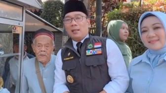 Breaking News! Momen Haru Pedagang Lumpia Basah di Bandung Berusia 100 Tahun Bertemu Ridwan Kamil