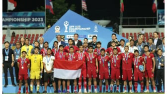 Timnas Indonesia U-23 Menjadi Pemilik Sah Trofi Piala AFF usai Kecurangan Vietnam terungkap, Benarkah?