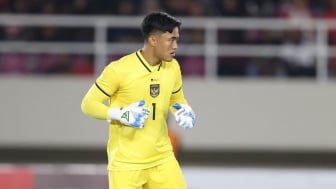 Gawang Kiper Timnas Indonesia Dijebol Persib Bandung, Netizen: Ernando Turun Performa