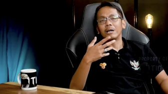 Perihal Akmal Marhali Resmi Jadi Satgas Anti Mafia Bola, Nama Coach Justin dan Bung Towel Disentil Warganet