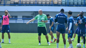 Hadapi Bhayangkara FC, Bojan Sebut Persib Sudah Sedikit Bebas dari Tekanan