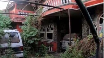 Rumah Jutawan yang Terbengkalai di Bandung Menyimpan 100 Mobil