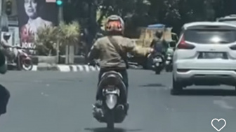 Bikin Ngakak Viral Warga Bandung Lepas Tangan Hingga Berjoged di Atas Motor, Netizen: Warga Bandung Always Positif