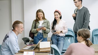 Emang Harus Jago Ngomong? Yuk Kenali Lebih Dekat Tentang Jurusan Ilmu Komunikasi!