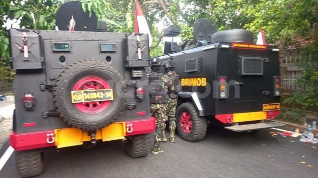 Pasukan Brimob Datangi Rumah Ferdy Sambo, Tiga Mobil Anggota Propam Polri Menyusul dengan Ciri Berbeda