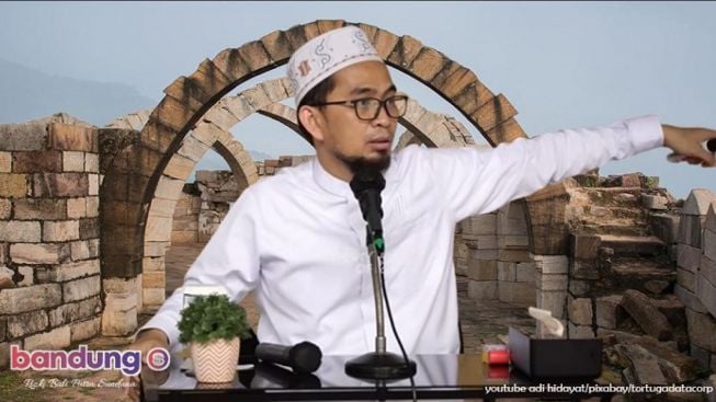 Dua Tanda Ketaatan Istri pada Allah SWT, Ustaz Adi Hidayat Singgung Nama Baik Suami hingga Ikhlas Menerima Ini