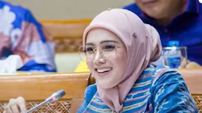 Bagikan Momen Wisuda, Mulan Jameela Ucapkan Terima Kasih dan Kata-kata Penyemangat: Tidak Ada Kata Terlambat untuk Mengenyam Pendidikan