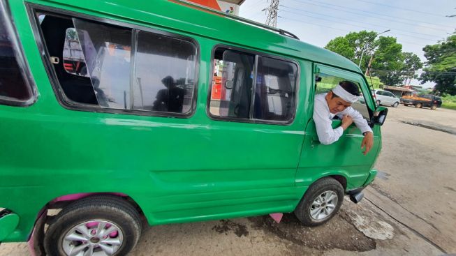 Anne Ratna Mustika Pergi Umroh, Dedi Mulyadi jadi Supir Angkot, Ada Apa?