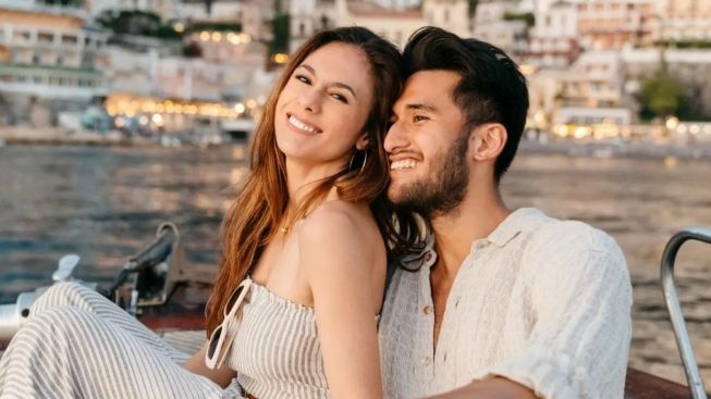Nekat hingga Romantis, Inilah Momen Kebersamaan Sabda Ahessa dan Wulan Guritno dalam Acara Tiba Tiba Tenis