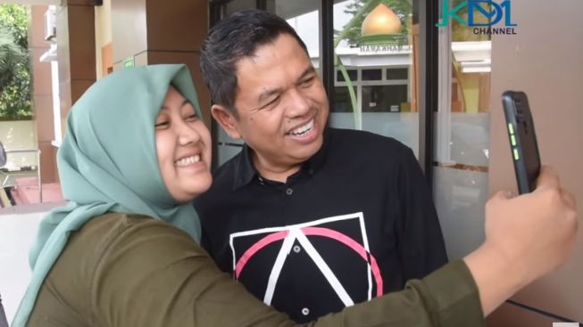 Didepak Anne Ratna Mustika, Dedi Mulyadi Diminta 'Gercep' Nikahi Janda Muda Asal Karawang, Siapakah Dia?
