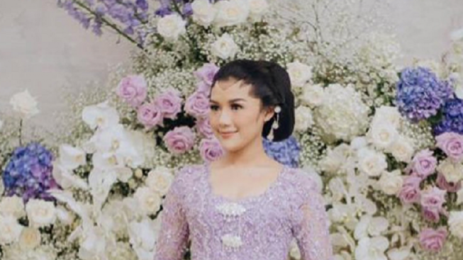 Pesona Erina Gudono Pakai Kebaya dan Tenteng Tas Mewahnya Sukses Hipnotis Warganet: Cantik dan Ayu..