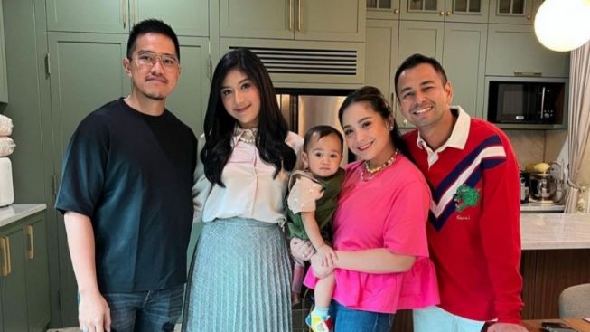 Poto Bareng Kaesang Pangarep dan Erina Gudono, Warganet Malah Fokus ke Kaki Nagita Slavina: Bening Banget