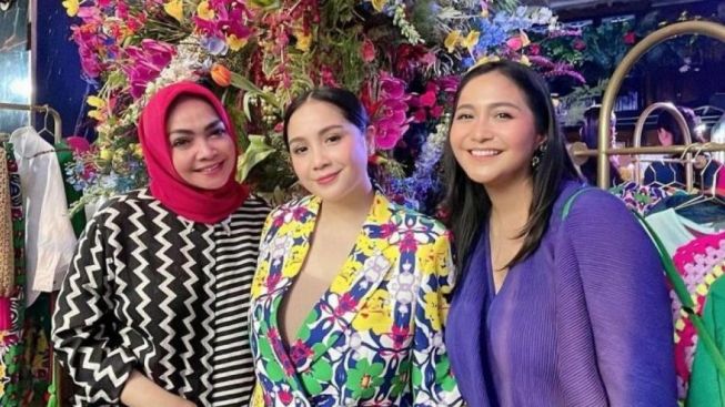 Kini Digugat soal Harta Gono Gini, Rieta Amalia Beberkan Kisah jadi Single Mom Puluhan Tahun hingga Percerainnya dengan Gideon Tengker