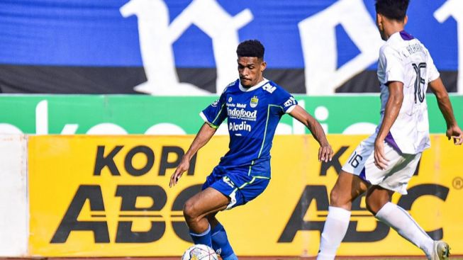 Persib Bandung Menjauh dari Perebutan Juara Usai Kalah 0-2 Atas Persik Kediri