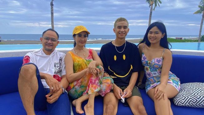 Iis Dahlia Ungkapkan Fakta, Suami Lebih Sayang Salshadilla Juwita Dibanding Devano Danendra?