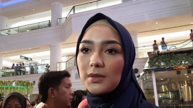 Rezky Aditya Sah Jadi Ayah dari Anak Wenny Ariani, Citra Kirana Posting Gendong Anak dengan Laki-laki Lain