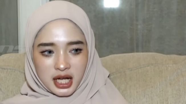 Inara Rusli Pamer Mobil Baru, Warganet Justru Salfok dengan Hal Ini