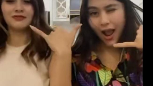 Syahnaz Joget TikTok dengan Sang Kakak Sambil Sindir Netizen: Masih Panas?