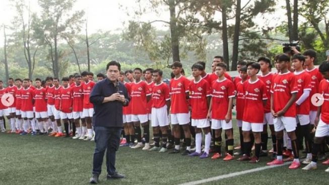 Datangi Pemain Timnas U-17 Erick Thohir Menantang Mereka supaya bisa Sejajar dengan
