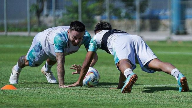 Pemain Persib Fokus ke Pertandingan, Bobotoh Fokus Kritik Manajemen Demi Perbaikan