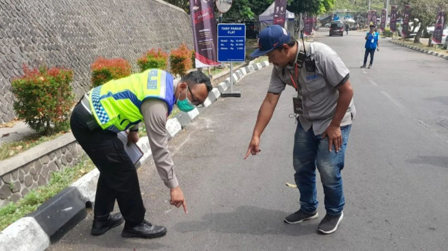 Breaking News! Terjadi Kecelakaan Mobil dan Motor di Depan Gedung Sabuga Bandung, Korban Meninggal Dunia dan Luka Berat