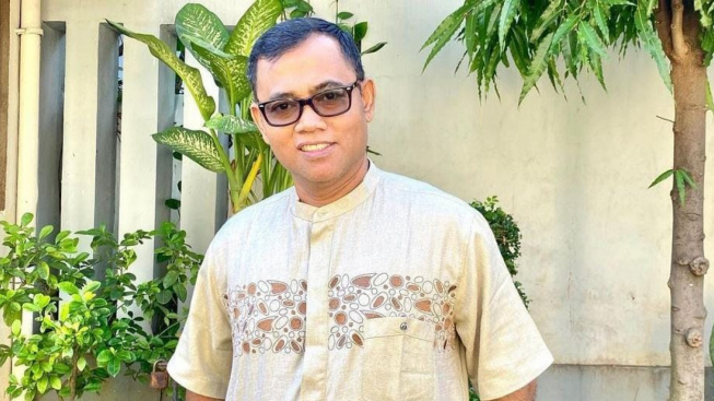 Haji Faisal Tanggapi Kabar Putusnya Hubungan Rebecca Klopper dan Fadly Faisal