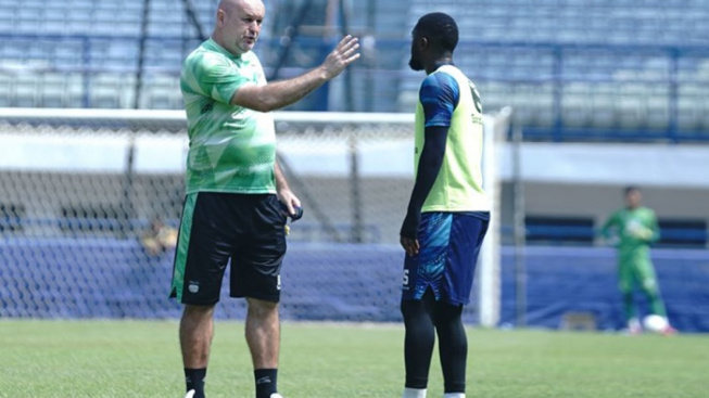 Hadapi PSS Sleman, Pelatih Persib Beri Catatan pada Anak Asuhnya