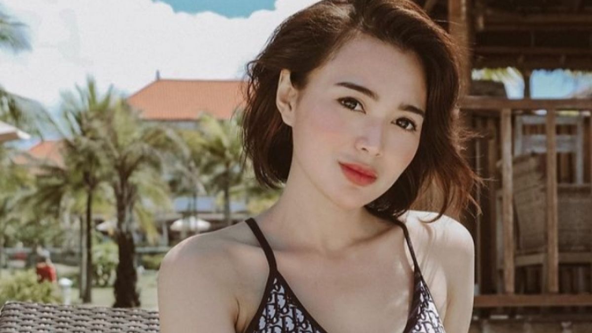 Wika Salim saat mantai [Instagram @wikasalim]