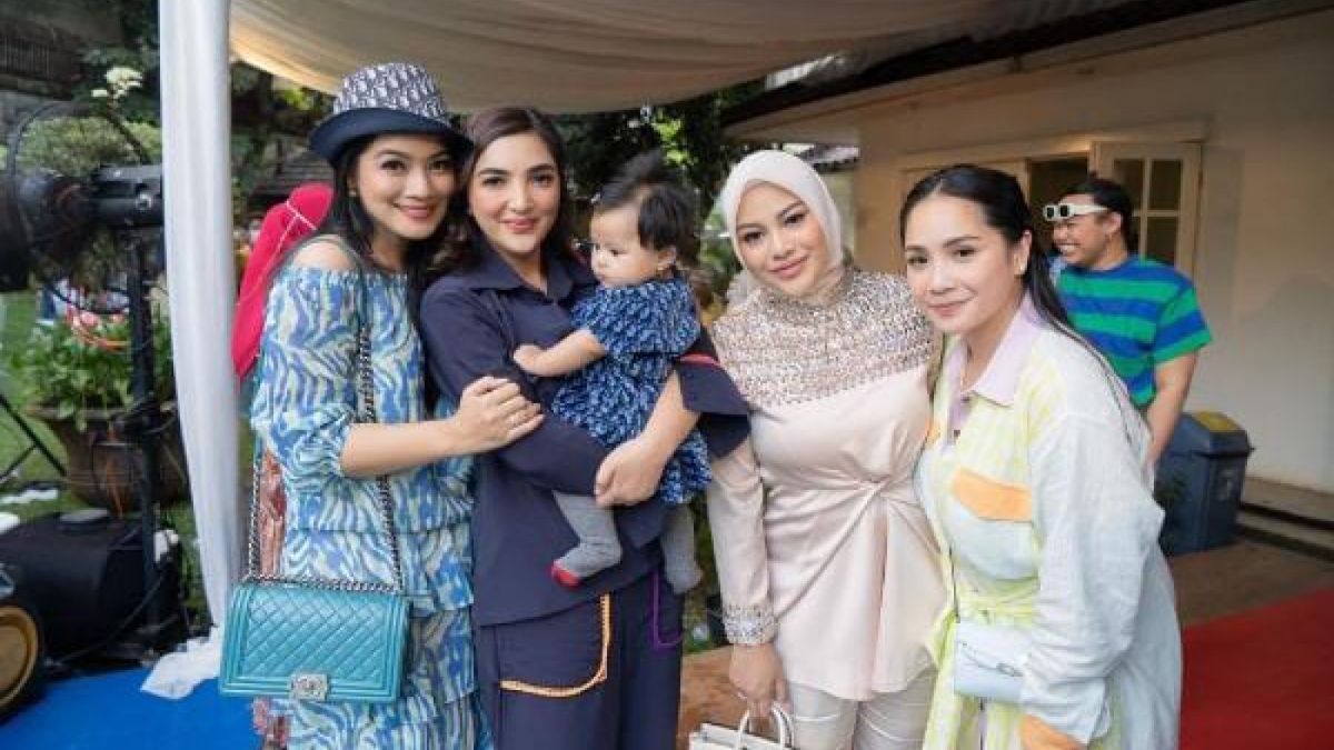 Ashanty dan Aurel Hermansyah saat datang ke acara ulang tahun Rafatar [Instagram @ashanty_ash]