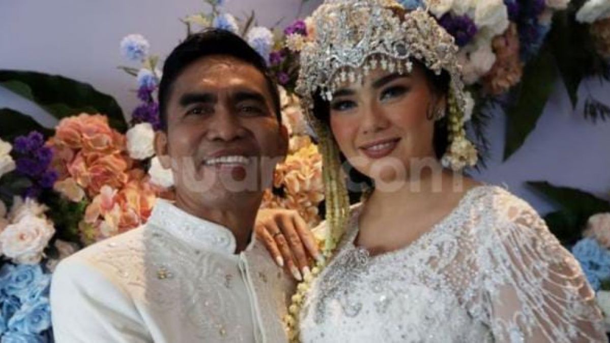 Catherine Wilson dan Idham Masse namapak bahagia usai resmi menjadi pasangan suami istri [Suara.com]