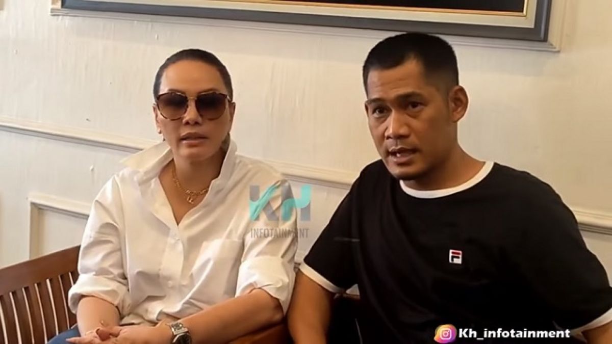 Fitri Salhuteru lebih banyak bahas anak ketika bertemu dengan Niki. [Tangkap layar Youtube KH INFOTAINMENT]