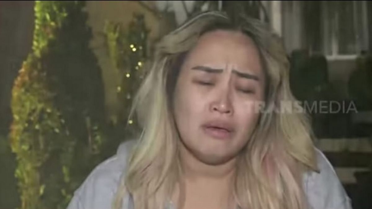Kebablasan, Pinkan Mambo akhirnya banjir air mata akui kesalahannya. [Tangkap layar YouTube TRANS7 Lifestyle]