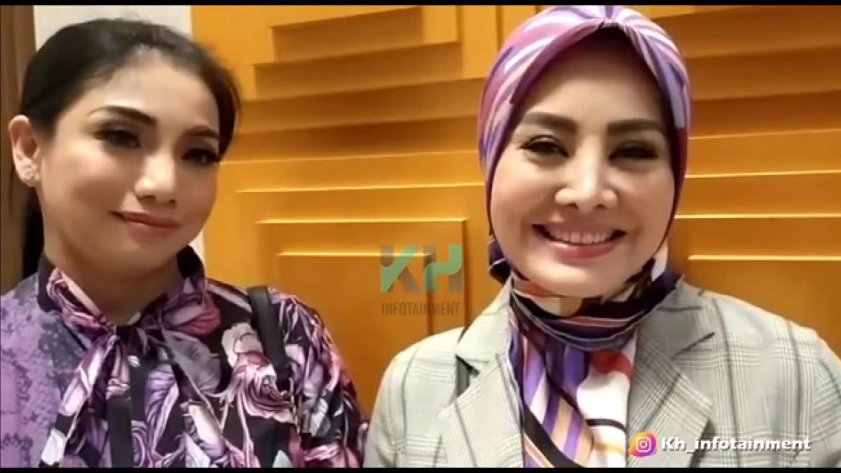 Pedangdut senior Siti KDI dan Cici Paramida ungkap kekagumannya akan keberhasilan Lesti Kejora. [Tangkap layar Youtube KH INFOTAINMENT]