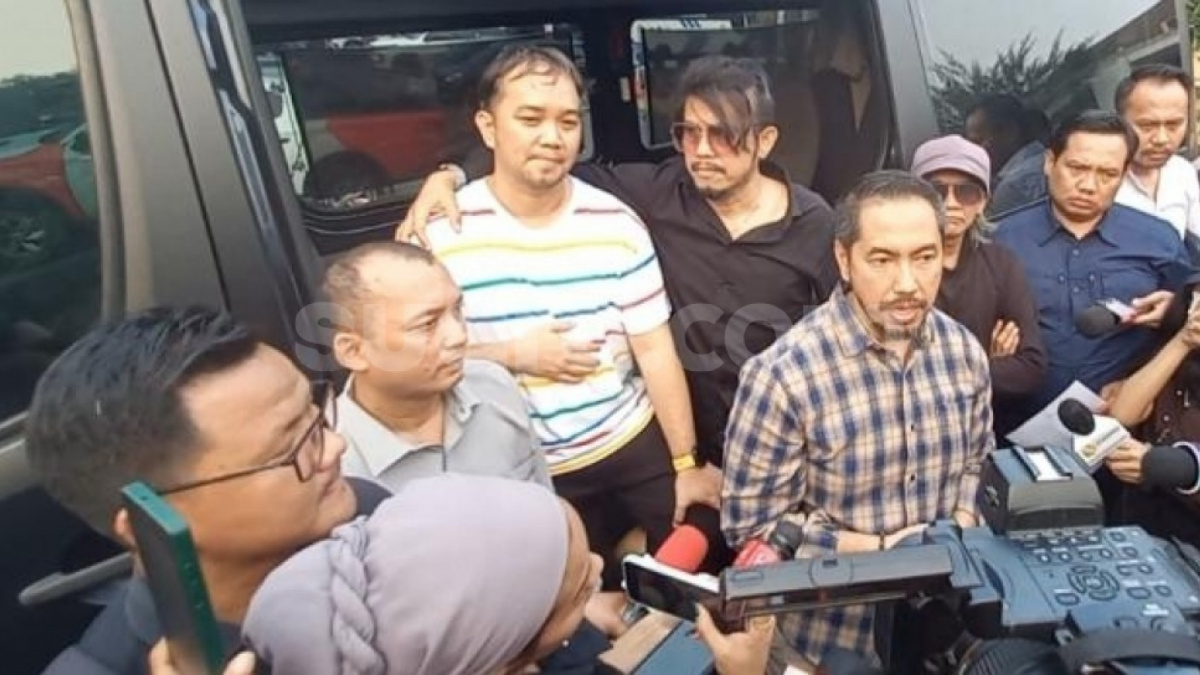 Personel band Radja didampingi kuasa hukumnya, Sunan Kalijaga yang terlibat perkara lagu Cinderella. [Tiara Rosana/Suara.com]