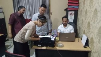 Nikita Mirzani Tampil Kasual Sebelum Ditahan, Kini Ditetapkan Sebagai Tersangka