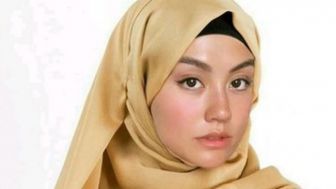 Wow... Agnes Mo Mualaf dan Berjilbab, Cek Faktanya !