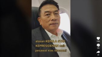 Kastaff Kepresidenan Moeldoko Naik Pesawat Kelas Ekonomi, Warganet Heboh !