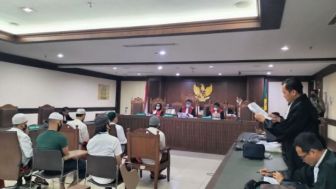 Lindungi Ade Armando Pasca Pengeroyokan, Akankah Terdakwa Bebas dari Jerat Hukum?