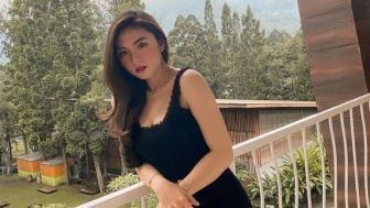 Ruth Stefanie Pakai Dress Ketat Hitam, Netizen: Body Goals