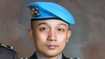 Usai Istrinya Meminta Bicara Jujur Soal Kasus Brigadir J Bripka Ricky Menangis