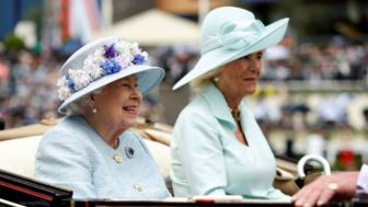 Mengenang Ratu Elisabeth II Kala Menerima Hadiah Batik Indonesia