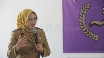 Unik, Bupati di Jawa Barat Dilantik Bersama Bayi