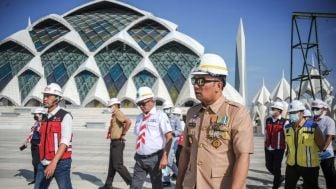 Gubernur Ridwan Kamil Pamer Pembangunan Masjid Megah Al-Jabbar, Warga Kritik Habis Terkait Jalan Bolong